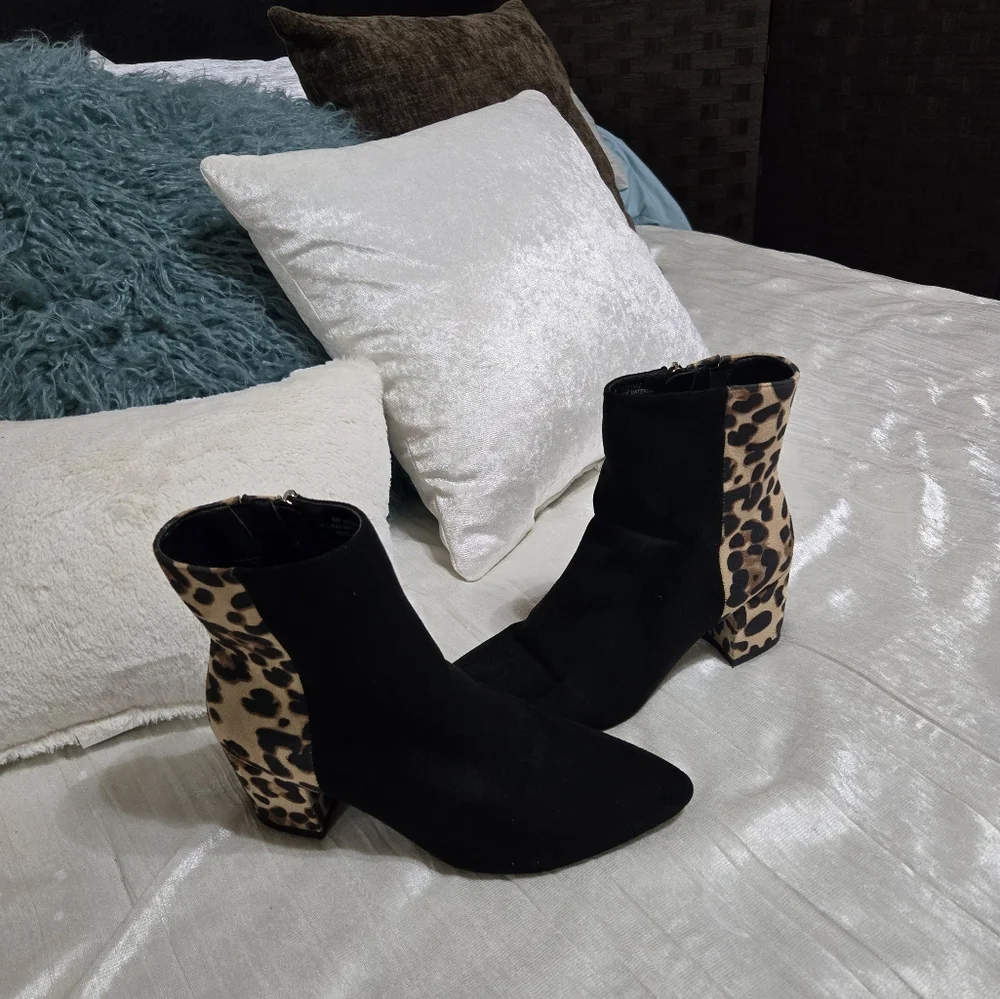 Elegant Black Ankle Boots with Leopard Accent By Comfort Size 8 Worn Once! EUC!!
